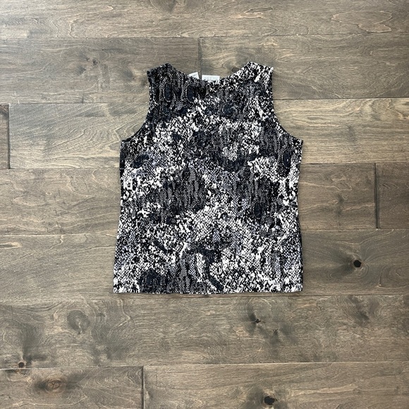 EUC Chicos Travelers Printed Sleeveless Top (Size 2) - Picture 2 of 3